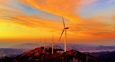 云南會澤:風車矗立 晚霞奔涌