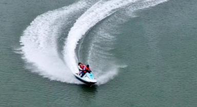 廣西北海:海上沖浪醉游人